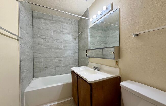 1 bed, 1 bath, 700 sqft, $895, Unit Unit 16