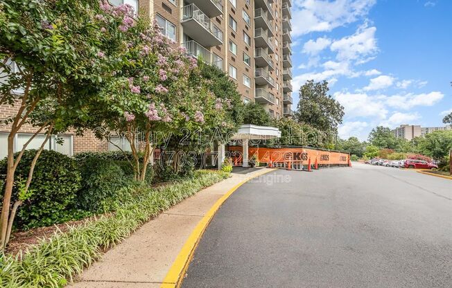 2059 Huntington Ave 500