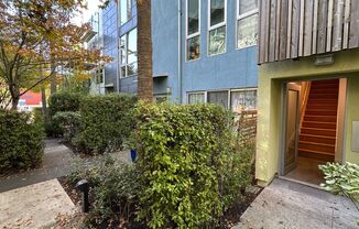 1 bed, 1 bath, $2,995