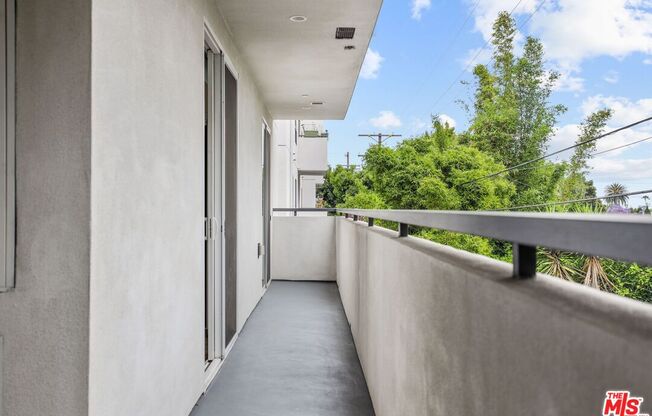 429 N Hayworth Ave Apt 206