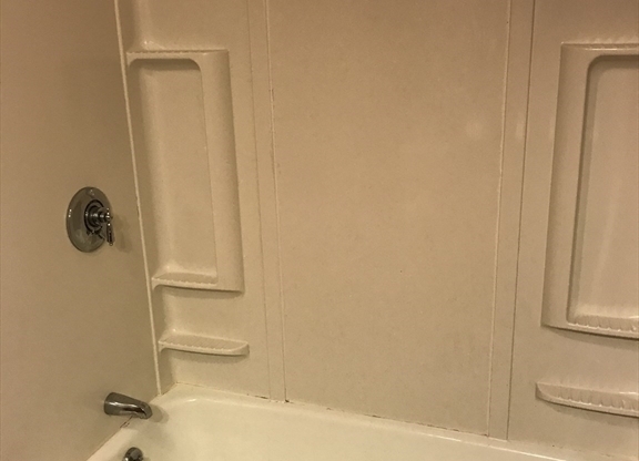 79 FOUNTAIN LN