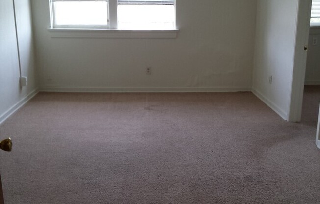 319 W Main St