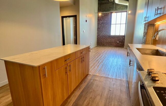 1 bed, 1 bath, 750 sqft, $1,375, Unit 607