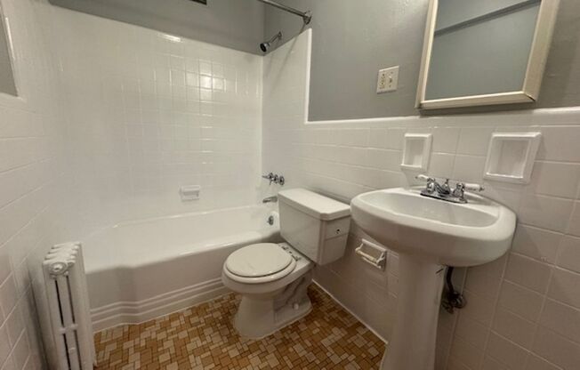 2 beds, 1 bath, 800 sqft, $1,999, Unit 6230 Fifth Ave. #223E