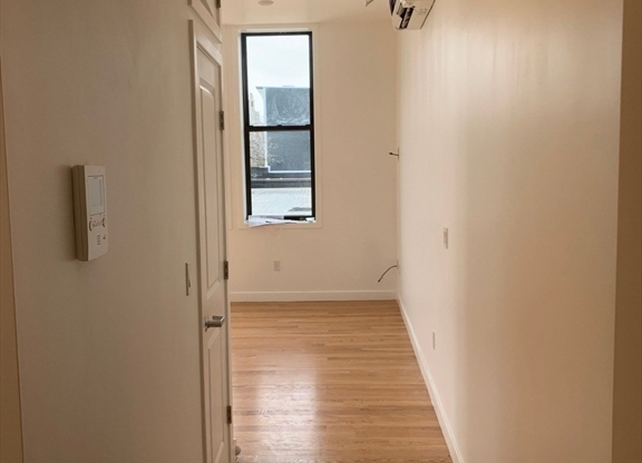 2 beds, 1 bath, $2,250, Unit 401