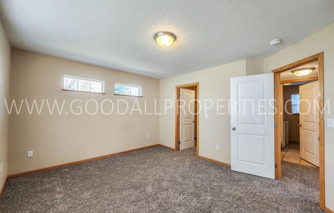 3 Bedroom, 2.5 Bath in Urbandale