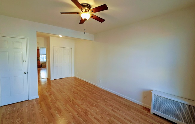 2 beds, 1 bath, $3,500, Unit 2R