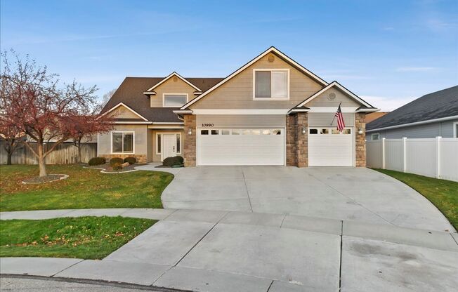 Gorgeous Two-Story Home in Star!