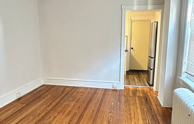 1 bed, 1 bath, $1,075, Unit 2R