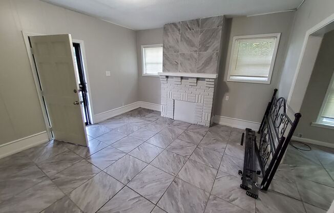 522-524 E Gage Ave