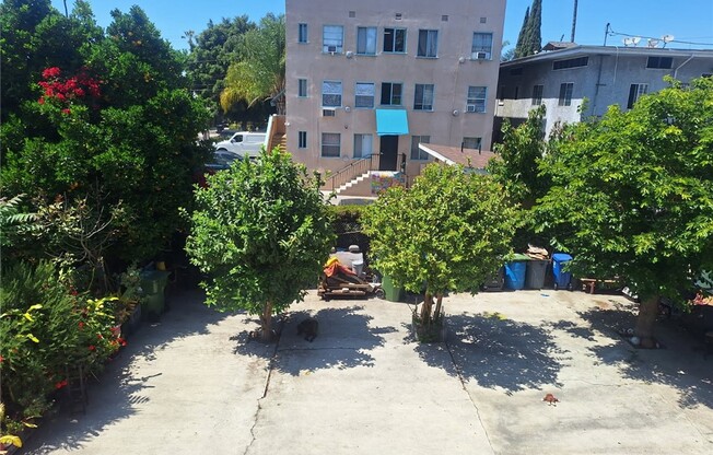 1943 ESTRELLA AVE