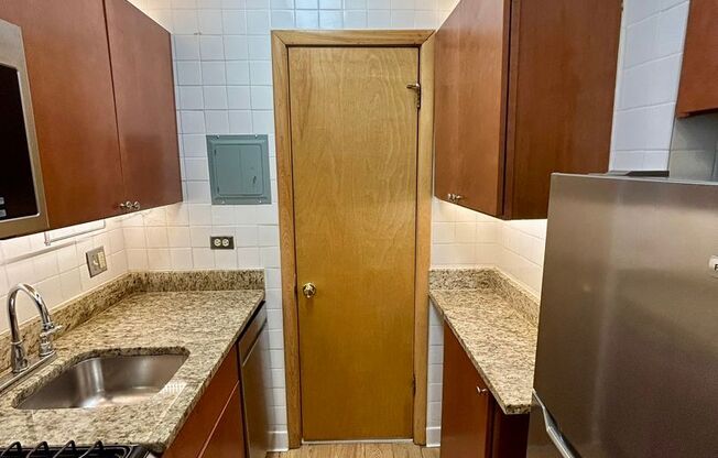 1 bed, 1 bath, 425 sqft, $1,655, Unit 233-G3