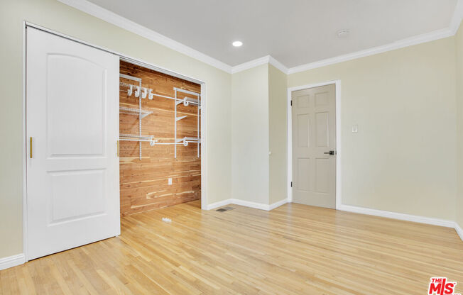 7212 W 91 ST