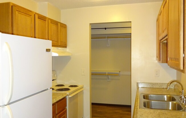 1 bed, 1 bath, 590 sqft, $900, Unit 303