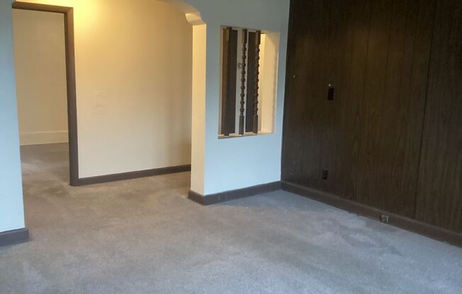 3 beds, 1 bath, $995, Unit Lower