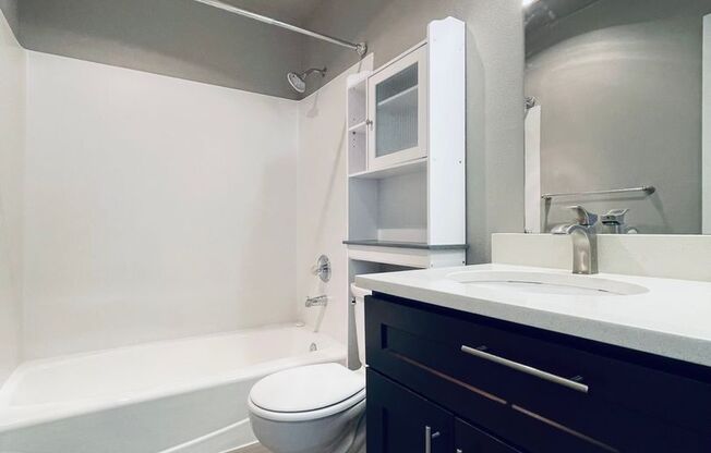 2 beds, 1 bath, 738 sqft, $2,395, Unit 3040-6