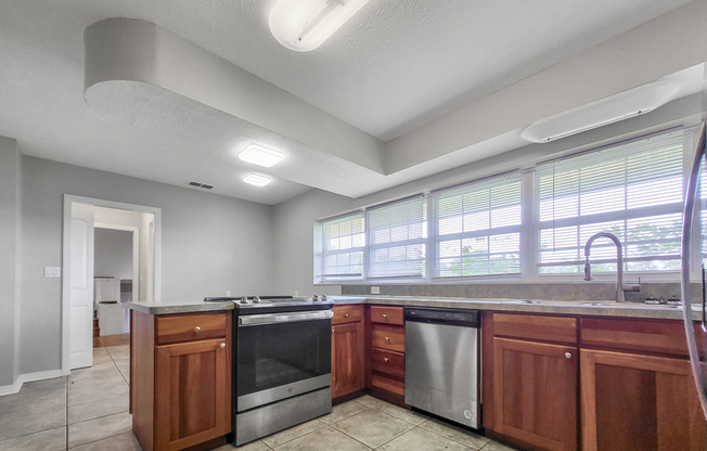 477 DE MONTE DR