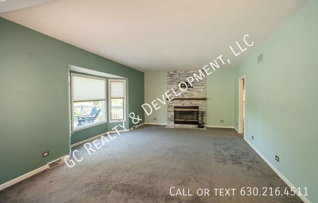 810 CLARENDON LN