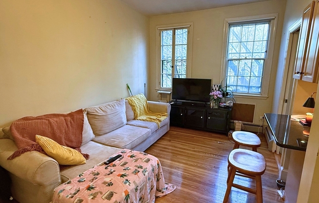 97 W CEDAR ST