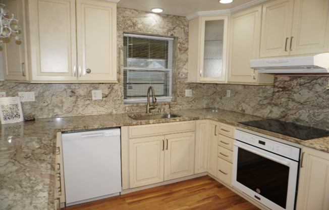 2422 E RDG RD
