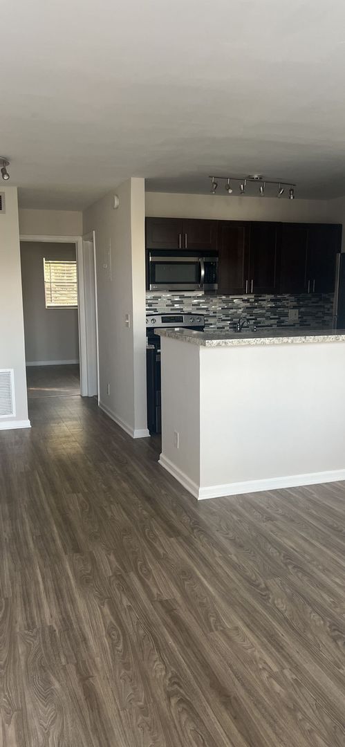 1 bed, 1 bath, 650 sqft, $1,850, Unit 12