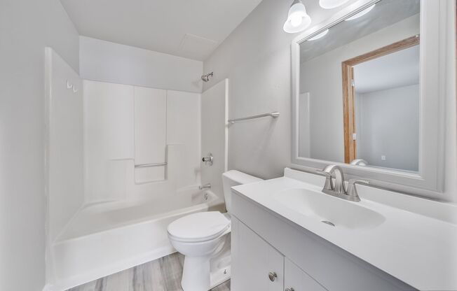 2 beds, 1 bath, 950 sqft, $1,199, Unit 2710-10