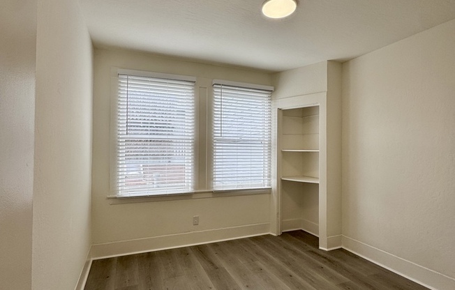 814 BAY ST