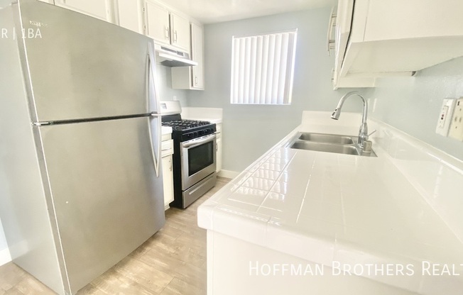 662 W 12 ST