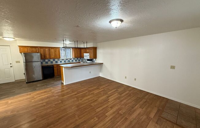 3 beds, 2 baths, 1,200 sqft, $1,695, Unit 38