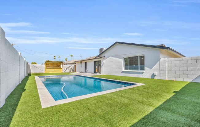 6 BED/4 BATH Complete remodel with backyard pool & bar