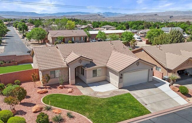Sedona Hills Stunner!
