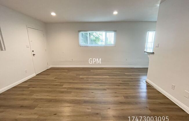 514 W HUNTINGTON DR