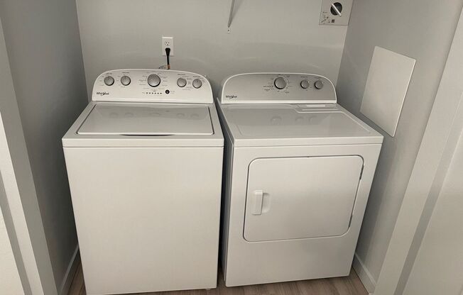 2 beds, 1 bath, 797 sqft, $1,765, Unit 424