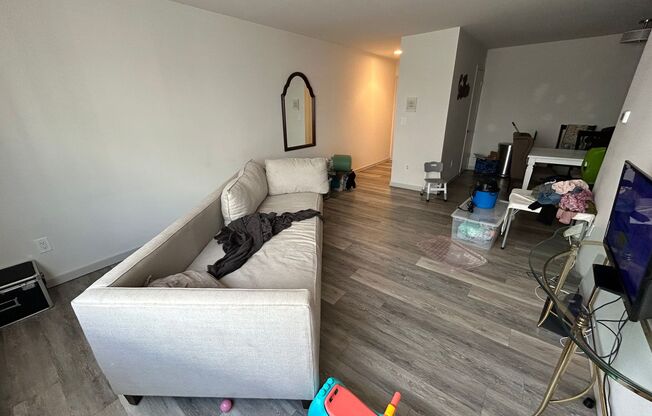 2 beds, 1 bath, $1,395, Unit 218