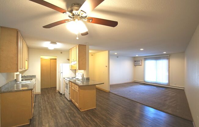 2 beds, 1 bath, 980 sqft, $1,695, Unit 129