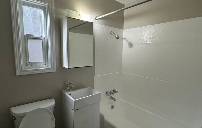 Studio, 1 bath, 312 sqft, $1,895, Unit 38