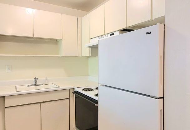 1 bed, 1 bath, 800 sqft, $1,495, Unit 2ND AVE 10