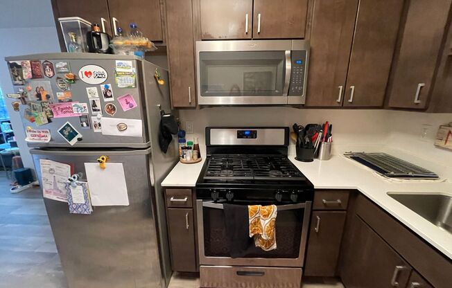 2 beds, 1 bath, $1,395, Unit 223