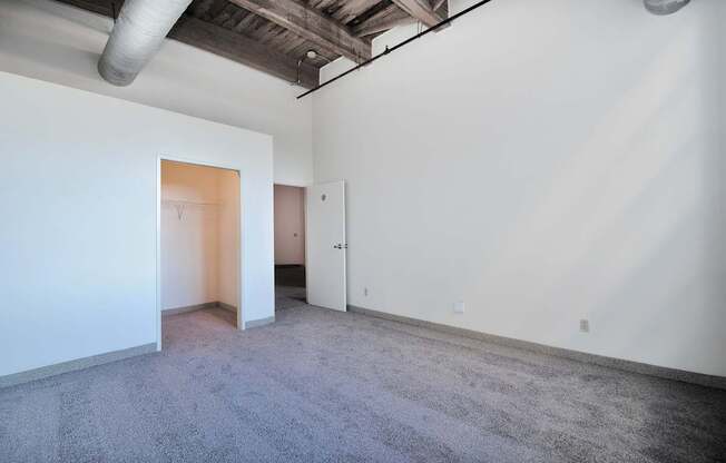 Apartments with large closets in Grand Rapids. Off Broadway Apartments