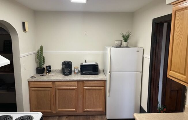 1 bed, 1 bath, $1,195, Unit 1312 W. Jackson St.