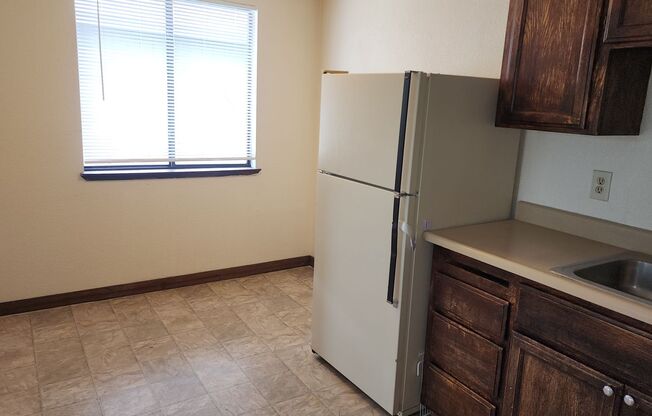 1 bed, 1 bath, 450 sqft, $950, Unit 235-3  323