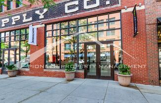 Modern Studio Apartment with Reserved Parking Space and Central A/C!