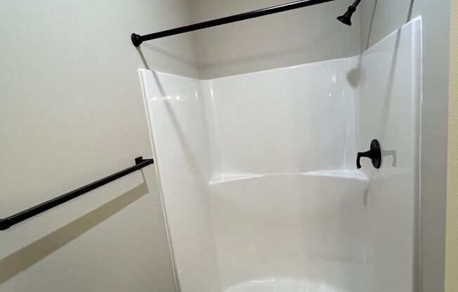 Studio, 1 bath, 545 sqft, $1,195, Unit 880-214