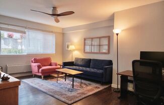 Spacious Queen Anne One Bedroom with Rooftop Space Needle views - Available 11/7/2026!