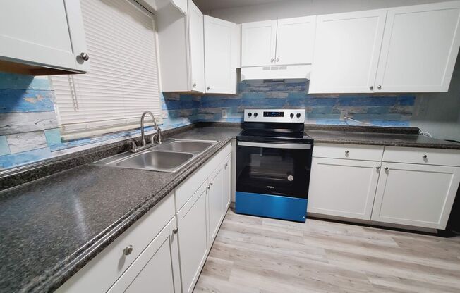 2 beds, 1 bath, $1,200, Unit 125 S Orchard St Unit 209