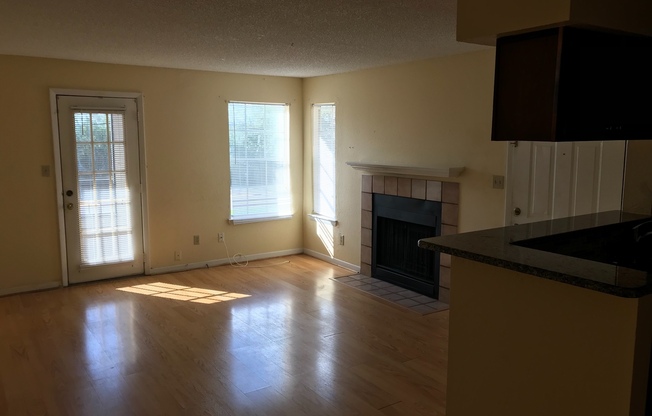 2 beds, 1 bath, $1,495, Unit # #C 203