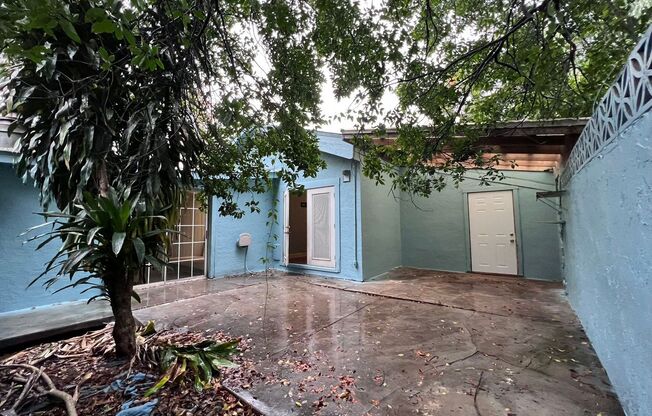nice house with 2 sitting area and fenced patio