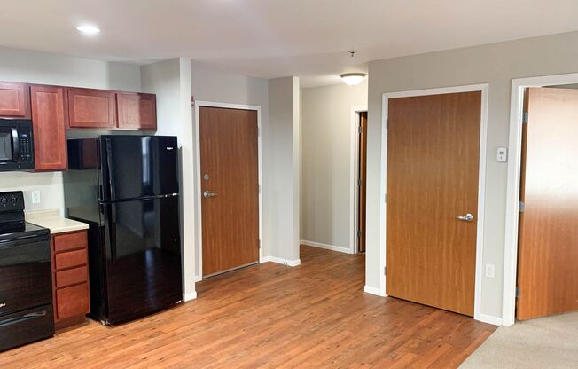 2 beds, 2 baths, 958 sqft, $1,275, Unit 211