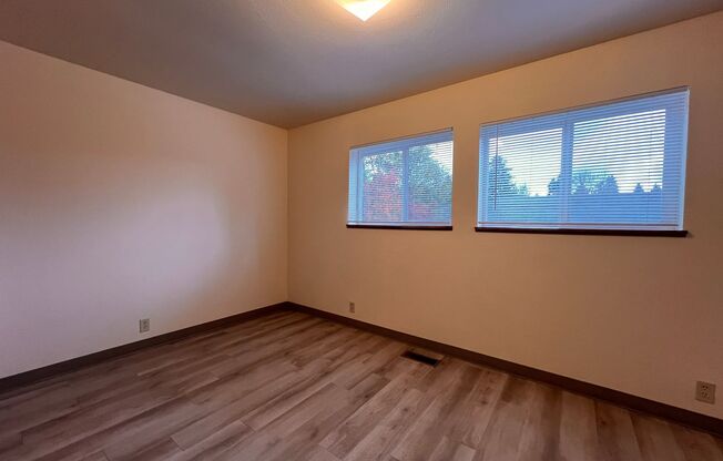 2 beds, 1 bath, $1,495, Unit 518397 - 3506B NE 54th St