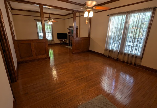 215 S CEDAR AVE